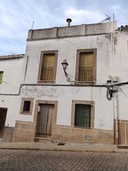 Casa a Alcántara. Vivienda con patio en venta. alcántara