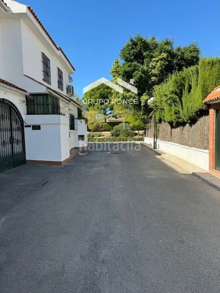 Foto d34bfa47-8d9f-4d73-a670-48042f08d60b. Reihenhaus mit parking in El Altillo Jerez de la Frontera