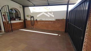 Semi detached house in Arcos de la Frontera. Oportunidad! vivienda adosada haciendo esquina en arcos de la fr