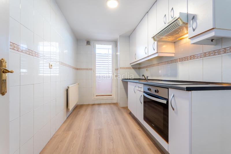 Foto 7b7a54ee-a163-4f83-b1fd-8074fcfac060. Piso en avenida 1º de mayo 10 en Casco Histórico Rivas - Vaciamadrid