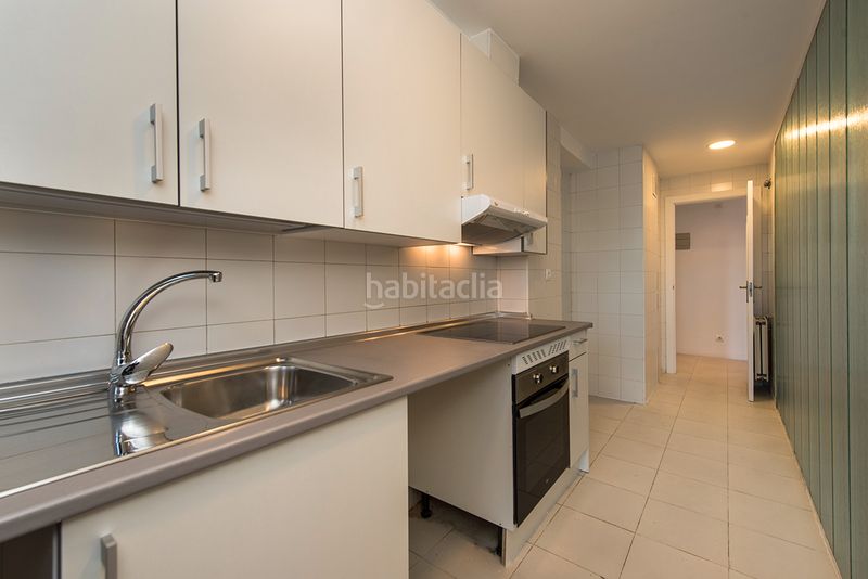 Foto 326daed0-8da3-4922-96c3-fab964840c34. Piso en calle de berrocal 52 en Butarque Madrid