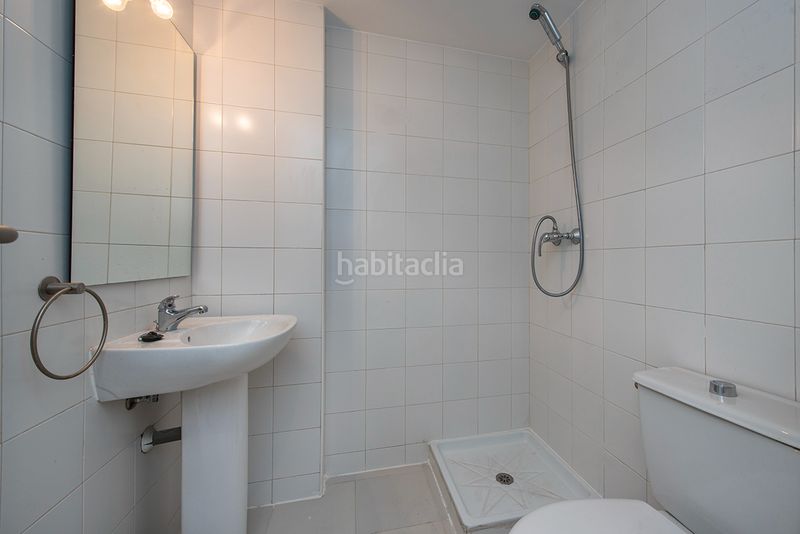 Foto 3a5009cf-2e07-4d3e-92ba-87cfc05b140f. Piso en calle de berrocal 52 en Butarque Madrid
