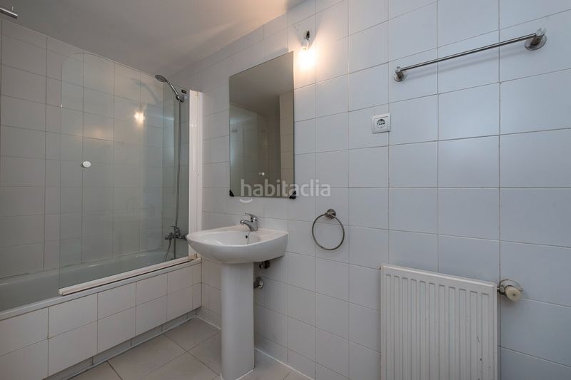 Foto 4a89fabe-183a-4028-8838-0fbe69240187. Piso en calle de berrocal 52 en Butarque Madrid