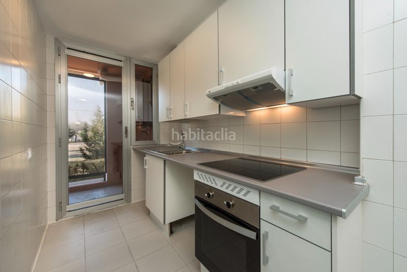 Foto decc5257-12a1-4685-8b36-76c28015dab6. Piso en calle de berrocal 52 en Butarque Madrid