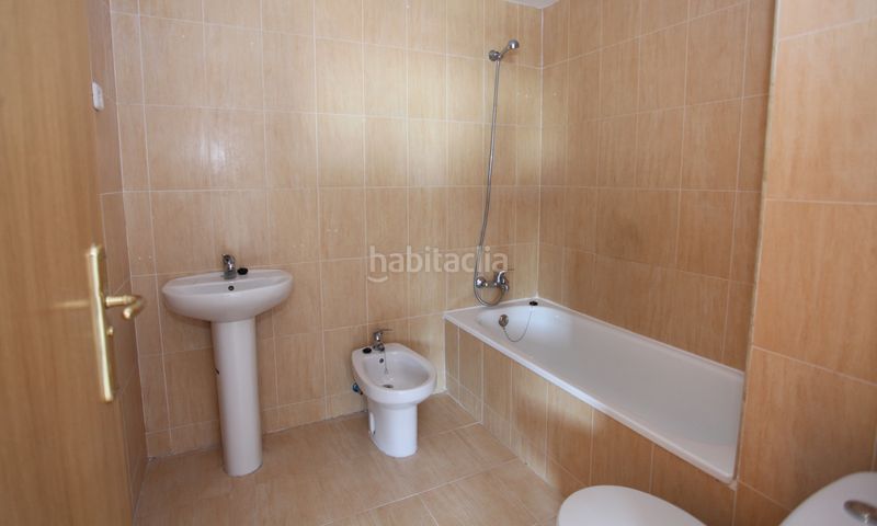 Foto aa56a621-bd5e-43b0-aaf6-7de5a0da82be. Piso en avenida de los planetas 25 en Parla este Parla