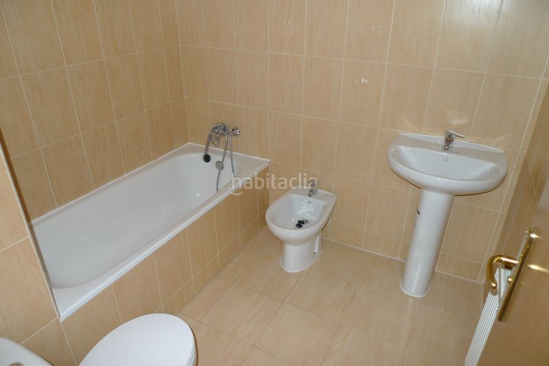 Foto b3e3d4dc-3be4-45b7-9dd7-0a0132a35840. Piso en avenida de los planetas 25 en Parla este Parla