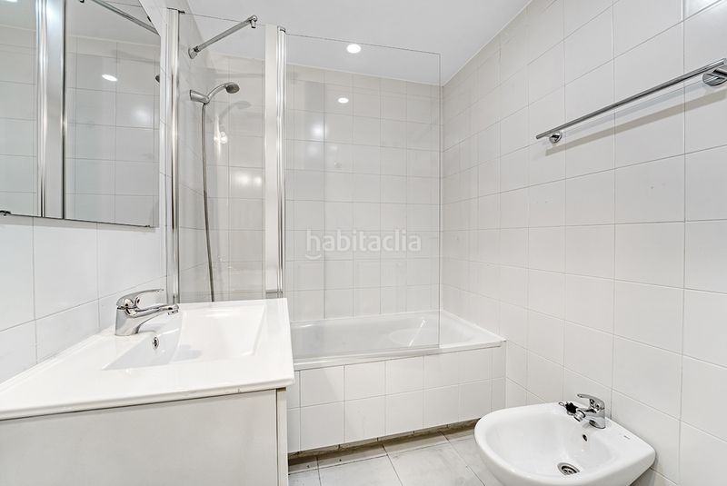 Foto 2589e5c4-4c06-49ff-9f42-f52bd8a07f15. Pis a calle de berrocal 56 a Butarque Madrid