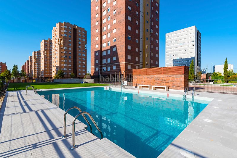 Foto 705e1445-9b23-4065-a161-37e9c9054bf6. Flat with parking pool in Parla este Parla