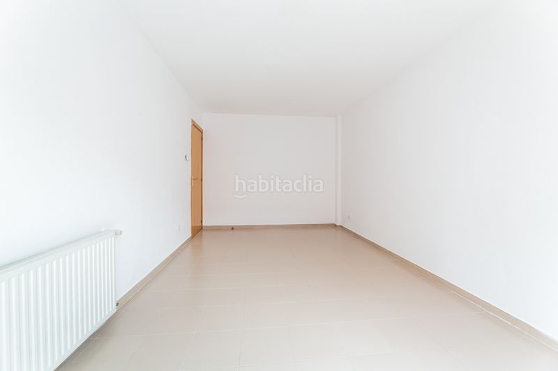 Foto 0bb236cf-a85a-4779-8ccb-ea2c1bab8937. Pis a calle de berrocal 56 a Butarque Madrid