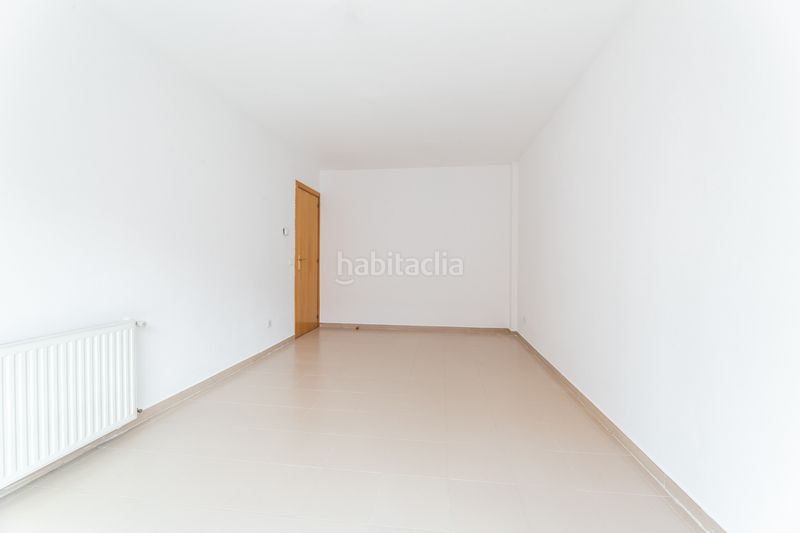 Foto 3d894d86-9fc2-4f77-8e1f-c4609deb3fdd. Pis a calle de berrocal 56 a Butarque Madrid