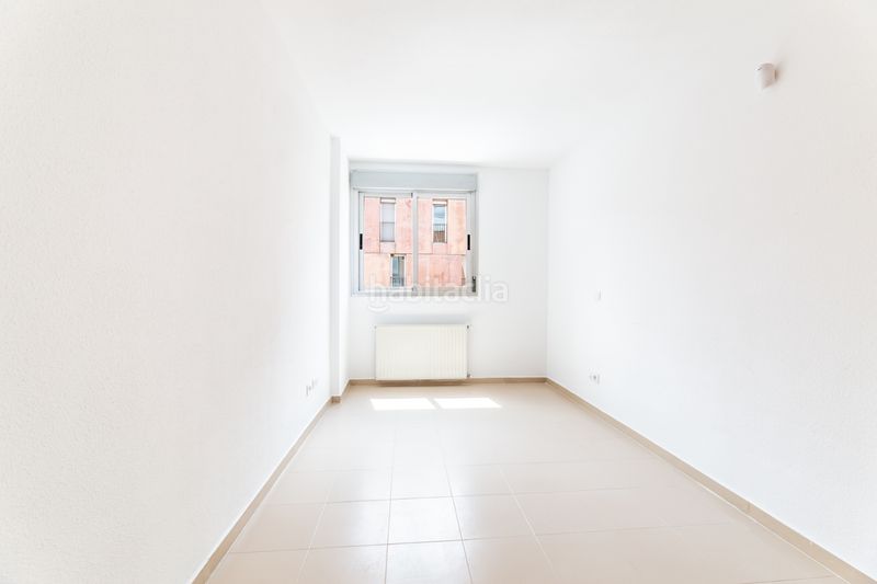 Foto d6edd909-ebc8-427d-a454-329dea75dea2. Pis a calle de berrocal 56 a Butarque Madrid