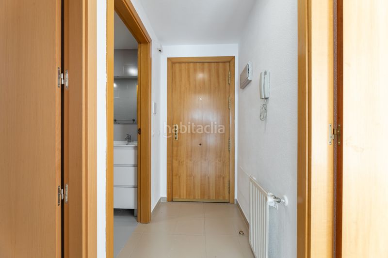 Foto fc9d7b7b-99d3-4285-a0ab-cb976feb551e. Pis a calle de berrocal 56 a Butarque Madrid