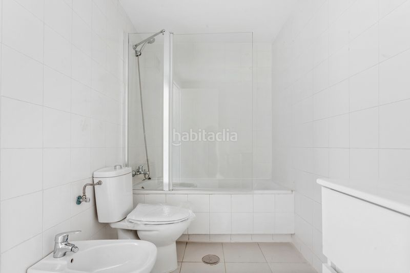 Foto a47cf3ee-be91-4fb9-a13a-c9aca7b119f9. Piso en calle de berrocal 56 en Butarque Madrid