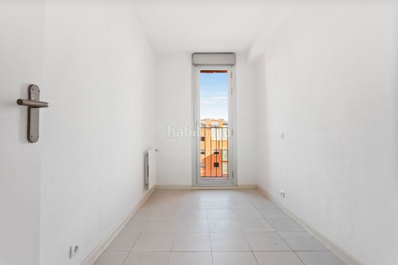 Foto bb83a6a5-e8f9-49fb-986b-17a0dac5ef81. Piso en calle de berrocal 56 en Butarque Madrid