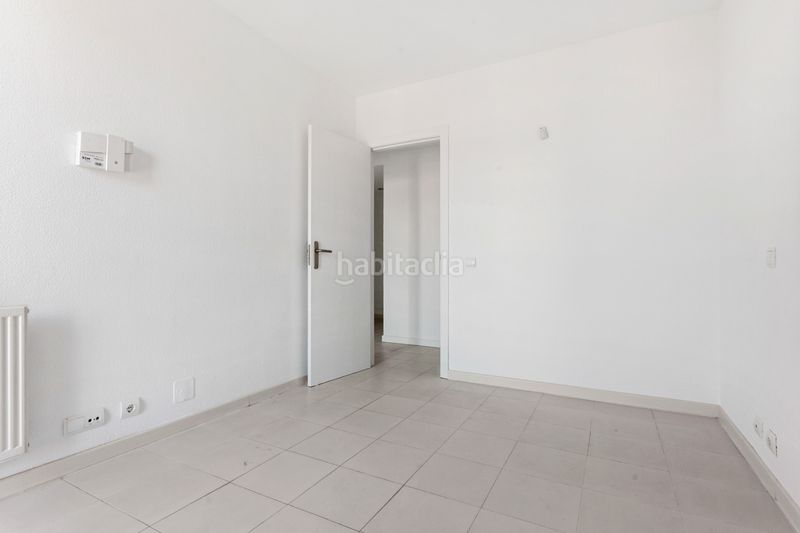 Foto c12a9468-cc24-4aad-b77f-ffeddb86b779. Piso en calle de berrocal 56 en Butarque Madrid