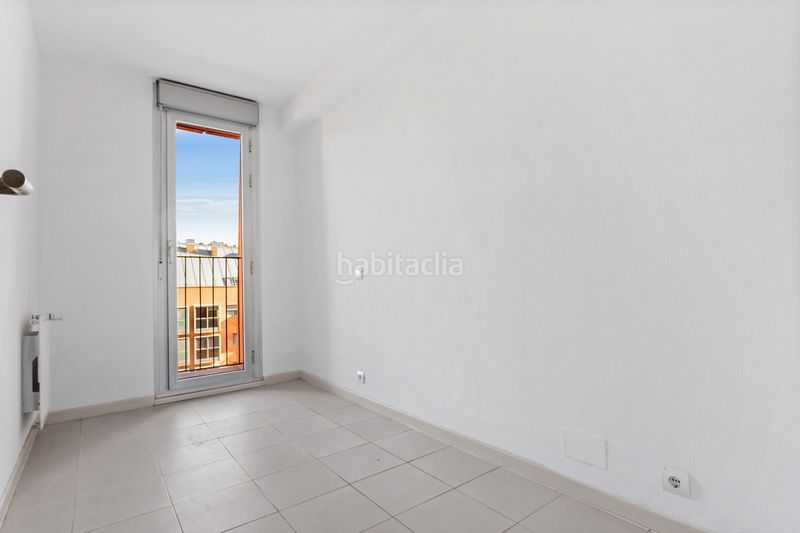 Foto e3ef8312-2486-4918-9cf0-6926df319d0e. Piso en calle de berrocal 56 en Butarque Madrid
