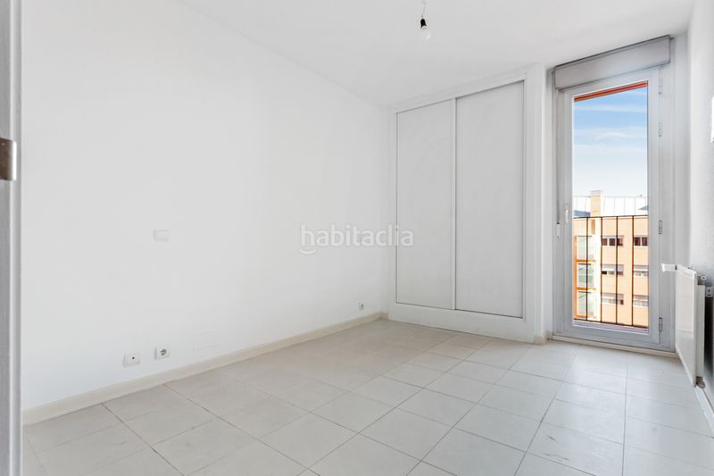 Foto fa5d5899-9deb-487f-be61-924eb7d8a60d. Piso en calle de berrocal 56 en Butarque Madrid