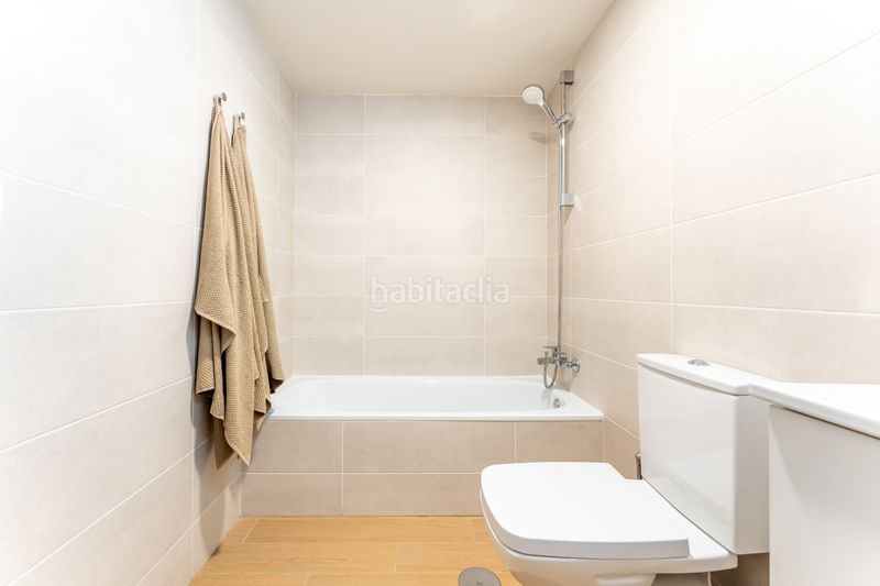 Foto 6b50ae97-d648-4b5f-b320-8d985292c6f6. Appartement dans avenida de las ciencias 39 dans colores - entreparques Sevilla