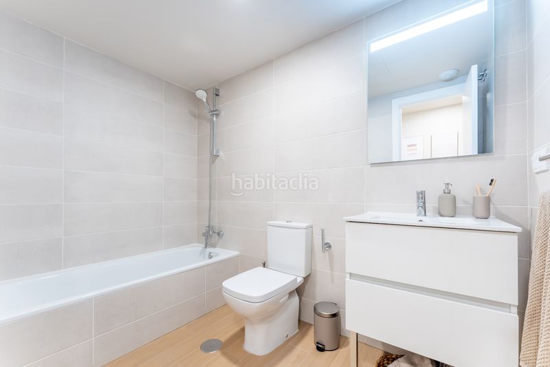 Foto 983de9a0-f26f-4731-aef8-30d827346f4a. Appartement dans avenida de las ciencias 39 dans colores - entreparques Sevilla