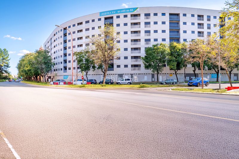Foto 03ab2cc5-ecf4-420c-8439-944846f36a40. Appartamento in avenida de las ciencias 39 in colores - entreparques Sevilla