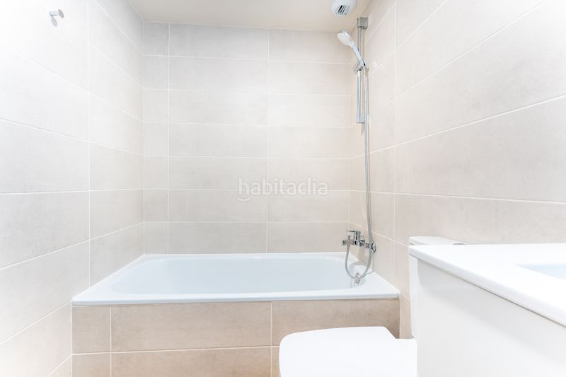 Foto e0edc5db-a212-4abe-9a1d-267d77be9265. Appartamento in avenida de las ciencias 39 in colores - entreparques Sevilla