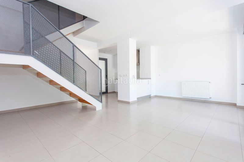 Foto af87a654-7239-45ea-872b-80f272d9eb0b. Dúplex a avenida joan miró 1 a Soto de Henares Torrejón de Ardoz