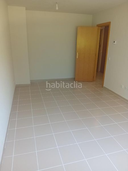 Foto a03675ac-f36b-4229-9279-ee242ee484e9. Piso en calle de berrocal 52 en Butarque Madrid