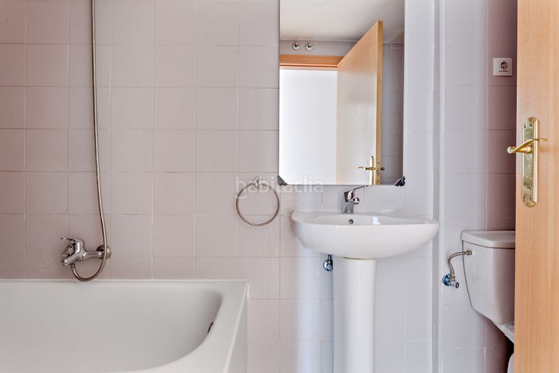 Foto 5cb3fa19-2652-4ee2-8017-108715939598. Piso en calle de berrocal 52 en Butarque Madrid