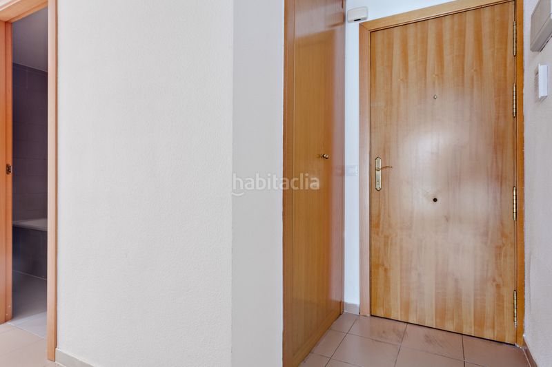 Foto 8766fe82-9857-4306-aad2-f08ccf94e7e3. Piso en calle de berrocal 52 en Butarque Madrid