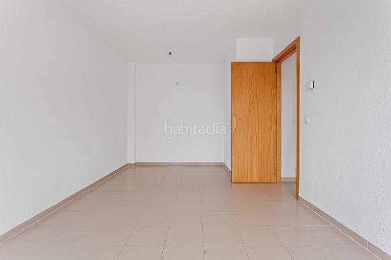Foto 87c02a62-3378-41e3-a2c7-577438a6c950. Piso en calle de berrocal 52 en Butarque Madrid