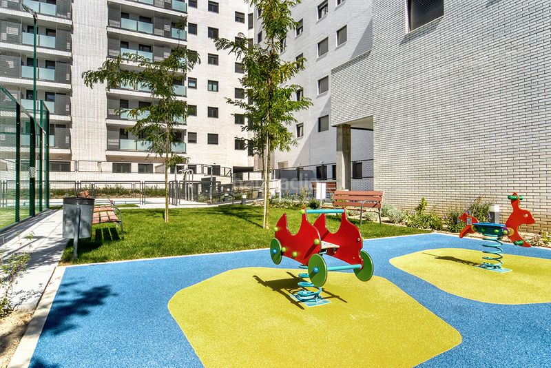 Foto b34610c1-de12-4d08-9b00-7ad2f1a7c09e. Pis amb aparcament piscina a Butarque Madrid