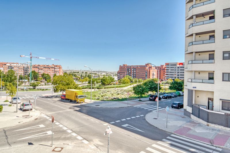 Foto ca1dec37-333a-48f7-8b4f-5a6590443f05. Piso en Butarque Madrid