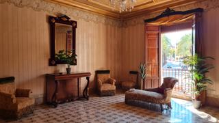Edificio in Avenida constitución 28. Chalet-edificio historico con piscina y jardin en centro aspe, a