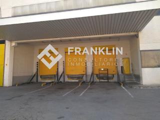 Location Btiment  usage industriel dans Avinguda del castell de barber 15. Aislada con muelles