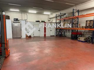Nau industrial a Plaa sesrovires 38. Nave alimenticia con cmaras frigorficas