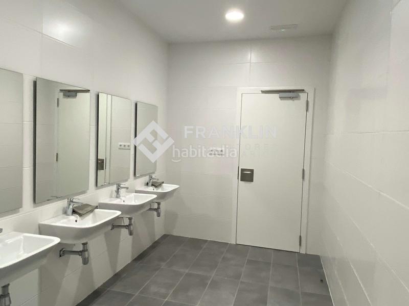 Foto f81de5cb-eda3-41b8-b531-b961437cc466. Location bâtiment à usage industriel dans n-240 km17 dans Valls