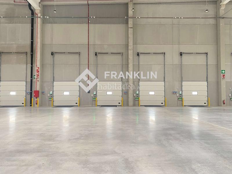 Foto 008b7643-be6a-4b8b-8834-7bf0cfb489f6. Rent industrial building in n-240 km17 in Valls