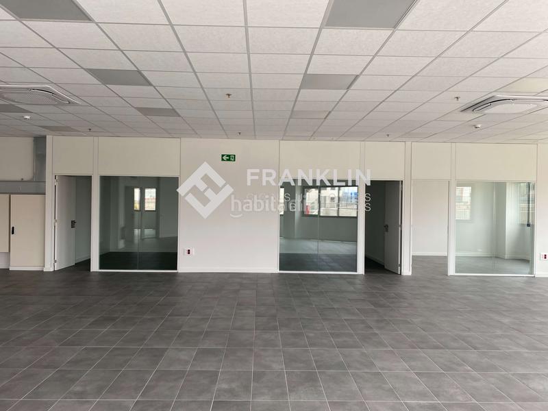 Foto 09d4d75e-ea87-419f-a7ac-2614d97ef5a1. Rent industrial building in n-240 km17 in Valls