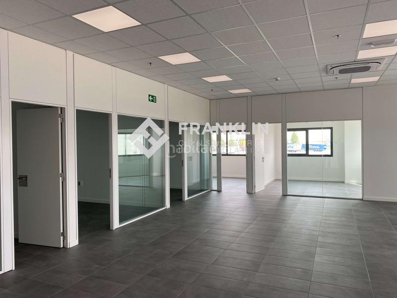 Foto 13d8f937-8976-42bf-9ef0-79edf46c0131. Rent industrial building in n-240 km17 in Valls