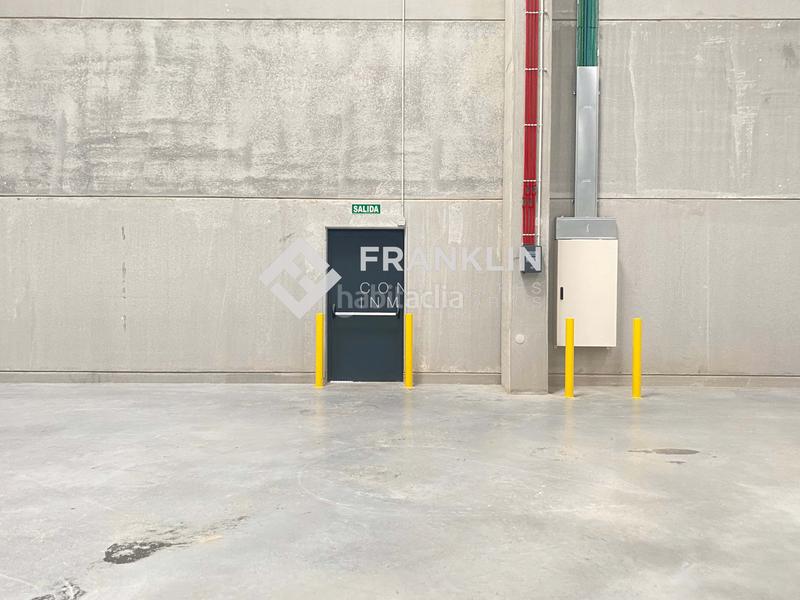 Foto 6dd1325f-16d2-4a4f-aa32-bff7ce4333fb. Rent industrial building in n-240 km17 in Valls