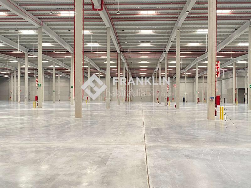 Foto c8fca785-be87-4ab8-88ac-031ad11930e6. Rent industrial building in n-240 km17 in Valls