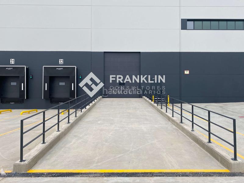 Foto e69197a0-e3ec-4790-81d1-a133e326d37c. Rent industrial building in n-240 km17 in Valls