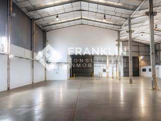 Nau industrial a Carrer enric prat de la riba 11. Muy bien situada