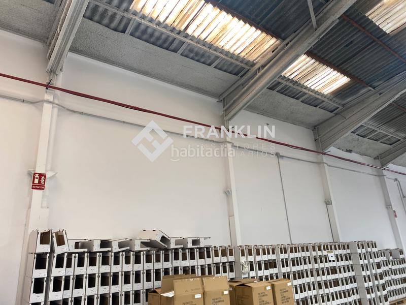 Foto b2fee5b4-3201-4fea-88fa-39359e3cf175. Rent industrial building in Parc Central Barberà del Vallès