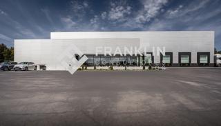 Nau industrial a Carrer les cabanyes 15. Aislada