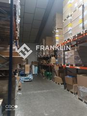 Rent Industrial building in Carrer del priorat 77. Con muelle de carga