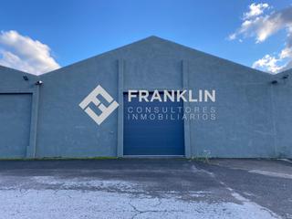 Nau industrial a Carretera d'osor 63. Aislada con muelle de carga