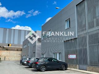 Location Bureau dans Carrer isaac peral 1. Edificio de uso mixto