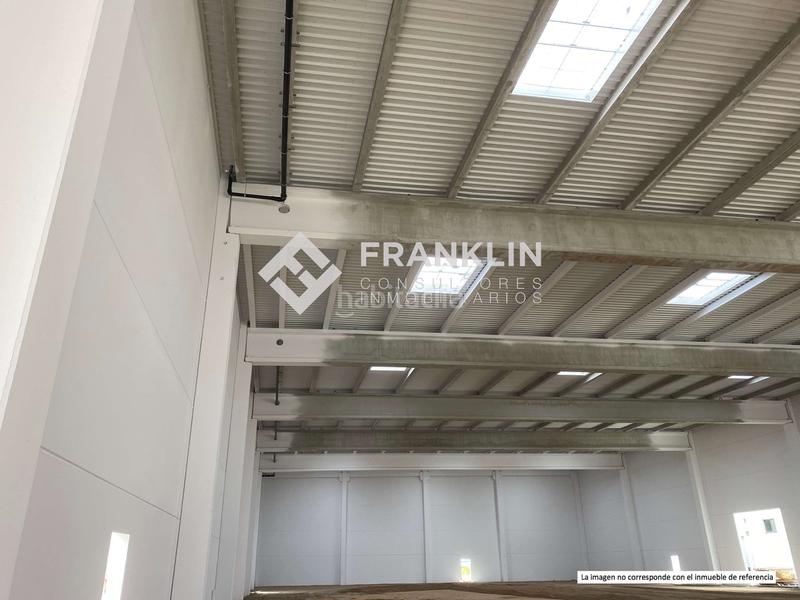 Foto c4a43377-c68f-42e5-9bac-744f2cc0cf3e. Fabrikhalle in Torreforta Tarragona