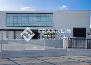 Rent Industrial building  Carrer de suecia. Aislada